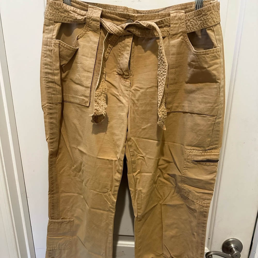 J.Crew cargo pants can be worn full length or button up to crop. Like new.